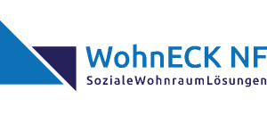 Logo mit einem blauen Dreieck und einem kleineren dunkelblauen Dreieck auf der linken Seite, daneben der Text WohnECK NF in Blau und SozialeWohnraumLösungen in Lila auf hellgrauem Hintergrund.